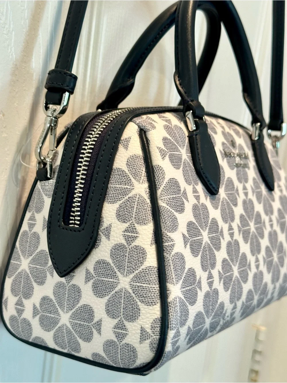 NWT 💙 Kate Spade Flower Small Duffle in White & Navy Satchel/Crossbody